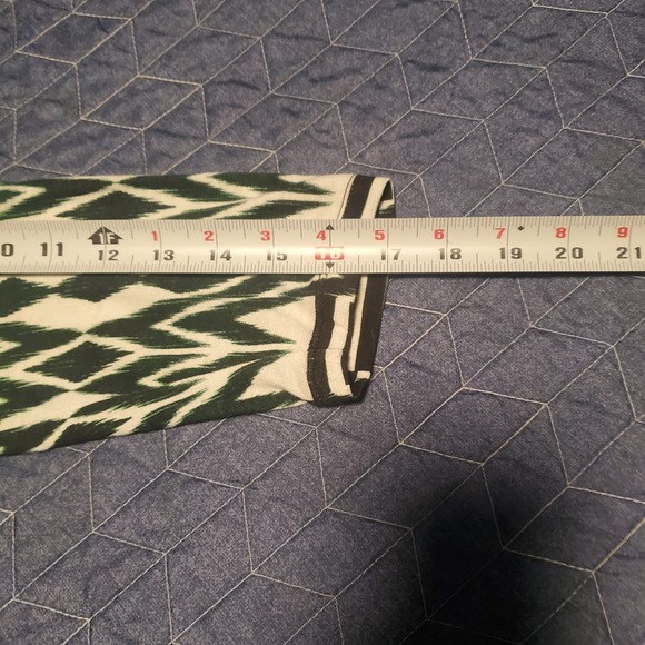 Chico's Size S (0) Lightweight Stretch Rayon Geometric Ombre 3/4 Sleeve Top - Picture 8 of 8